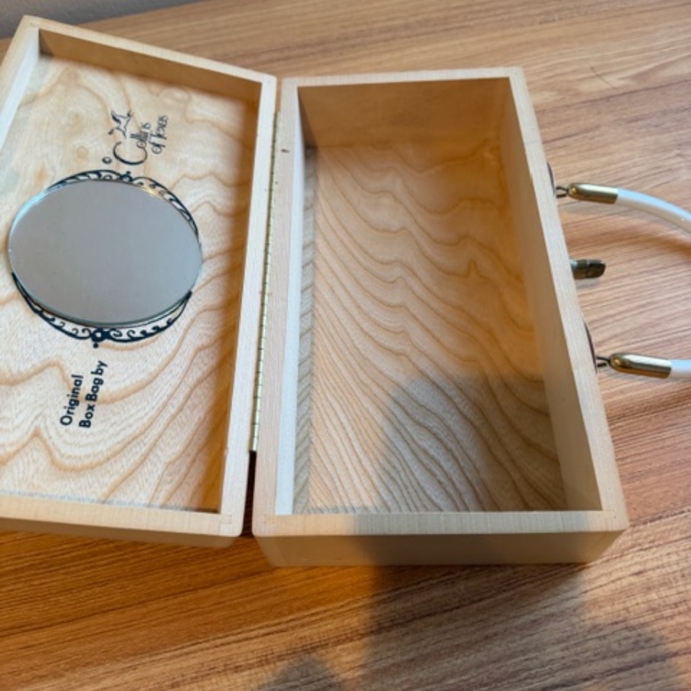 Enid Collin "sol" box purse - Picture 10 of 10